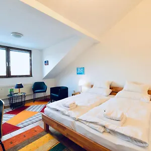 https://charming-attic-apartment-near-messe-wien-and-center.vienna-besthotels.com